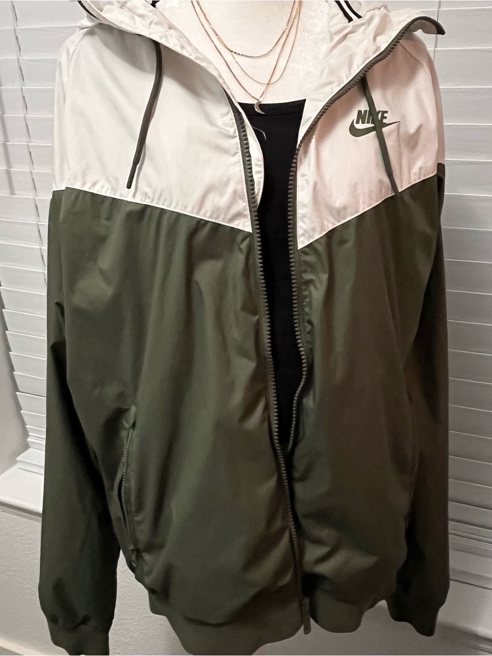 Nike Hooded Two-Tone Ski Jacket in Olive Green & White